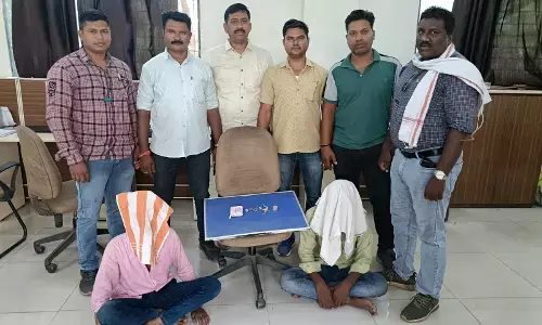 चोरी की बाइक पर घूम रहे तीन सेंधमारों को पुलिस ने किया गिरफ्तार