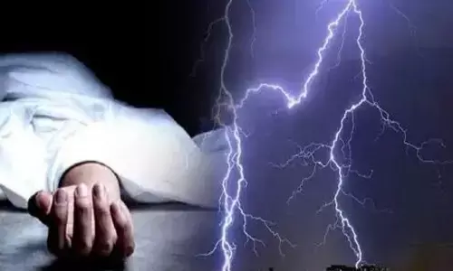 ट्रैक्टर ट्रॉली में गिरी गाज, 3 की हुई मौत वहीं 4 झुलसे, खेत में पत्थर उठाने गए थे मजदूर