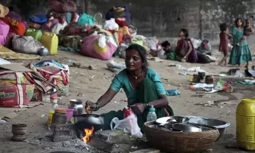 प्रदेश के गरीब परिवारों को गरीबी के कुचक्र से बाहर लाने का प्रयास, सेवा, सुशासन और गरीब कल्याण के लिये सरकार की प्रतिबद्धता