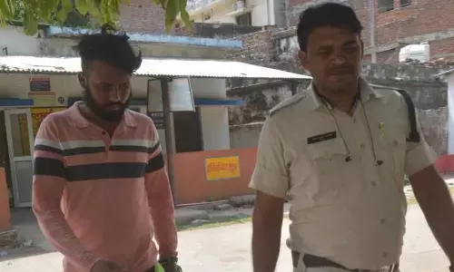 नाबालिग से दुष्कर्म का पहला आरोपी गिरफ्तार, जीआरपी ने ऑटो और बाइक भी कराई जब्त नाबालिग से दुष्कर्म का पहला आरोपी गिरफ्तार, जीआरपी ने ऑटो और बाइक भी कराई जब्त