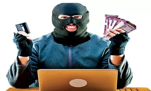 नान के निलंबित डीएम ने बाइक से कराई थी पीडीएस के 7.5 टन चावल की ढुलाई