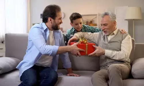 इस फादर्स डे अपने पापा को दे टाइम, गिफ्ट करें एक टूर पैकेज, ये होंगे बेस्ट स्पॉट