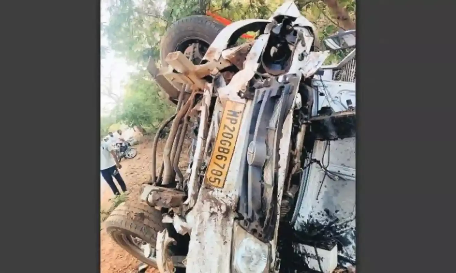 चीतल को बचाने के चक्कर में सवारियों से भरा लोडिंग वाहन पलटा, 3 की मौत, 5 घायल