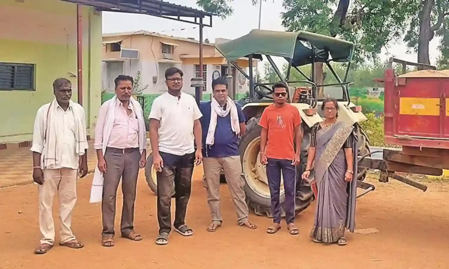 राजस्व विभाग ने किया नजर अंदाज, तो सरपंच ने नदी घाट पर पहुंचकर पकड़ा ट्रैक्टर