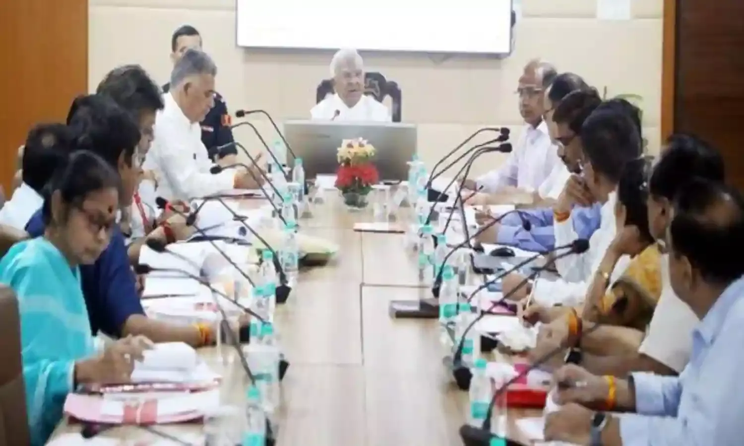राज्यपाल मंगुभाई पटेल ने परीक्षा परिणाम घोषित हो जाने पर अंकसूची और डिग्री के वितरण कार्य में तेजी लाने का दिया आदेश