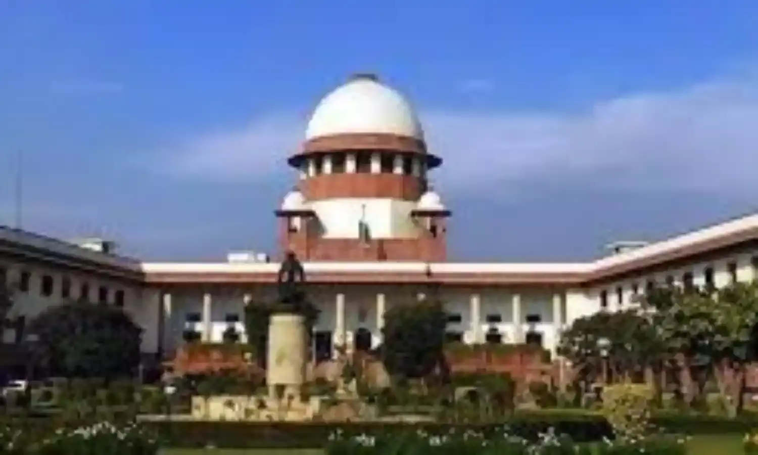होर्डिंग गिरने का मामला रेलवे ने सुप्रीम कोर्ट को बताया, कहा- सुरक्षा सुनिश्चित होगी