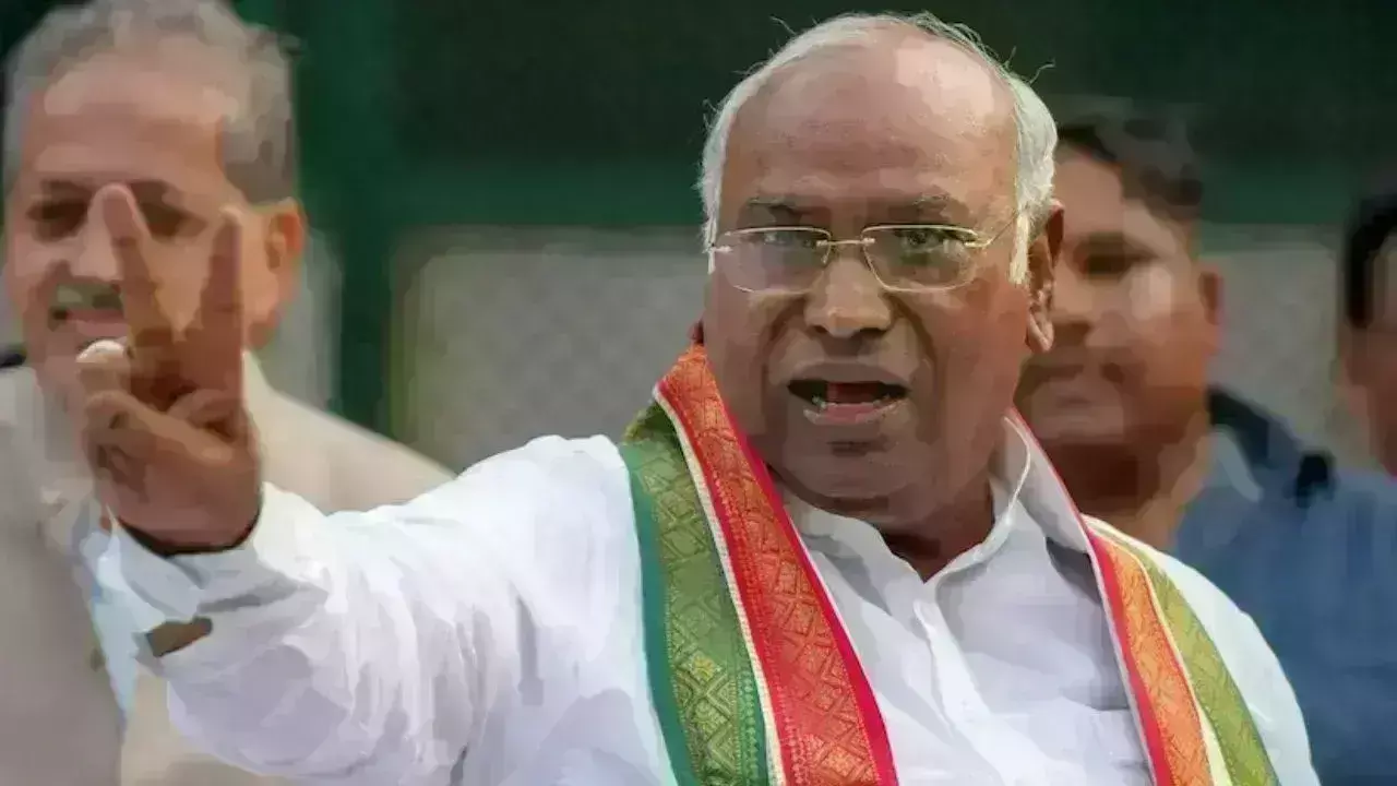 नीट-यूजी परीक्षा में धांधली पर खरगे ने मोदी सरकार को घेरा, पेपर लीक नहीं-तो इतनी गिरफ्तारियां क्यों