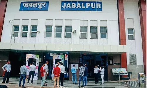 विंध्याचल एक्सप्रेस के पहिए थमने से टूट जाएगा इटारसी से सागर के बीच 28 स्टेशनों का संपर्क विंध्याचल एक्सप्रेस के पहिए थमने से टूट जाएगा इटारसी से सागर के बीच 28 स्टेशनों का संपर्क