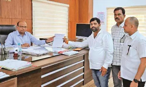 पोचमार्ग की चौड़ाई 30 मीटर करनी है, हो रही है 13 मीटर, राजमार्ग अधिकारी को ज्ञापन