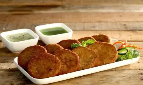 बकरीद पर महमानों के लिए बनाएं शामी कबाब, इस आसान रेसिपी से बकरीद पर महमानों के लिए बनाएं शामी कबाब, इस आसान रेसिपी से