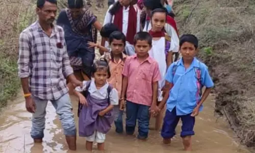 पाठशाला का पहला दिन , बदहाल व्यवस्था, स्कूल चलें हम की उड़ रही धज्जियां