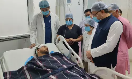 सीएम पुष्कर सिंह धामी ने एम्स में भर्ती घायलों से की मुलाकात, अब तक 14 लोगों की मौत सीएम पुष्कर सिंह धामी ने एम्स में भर्ती घायलों से की मुलाकात, अब तक 14 लोगों की मौत