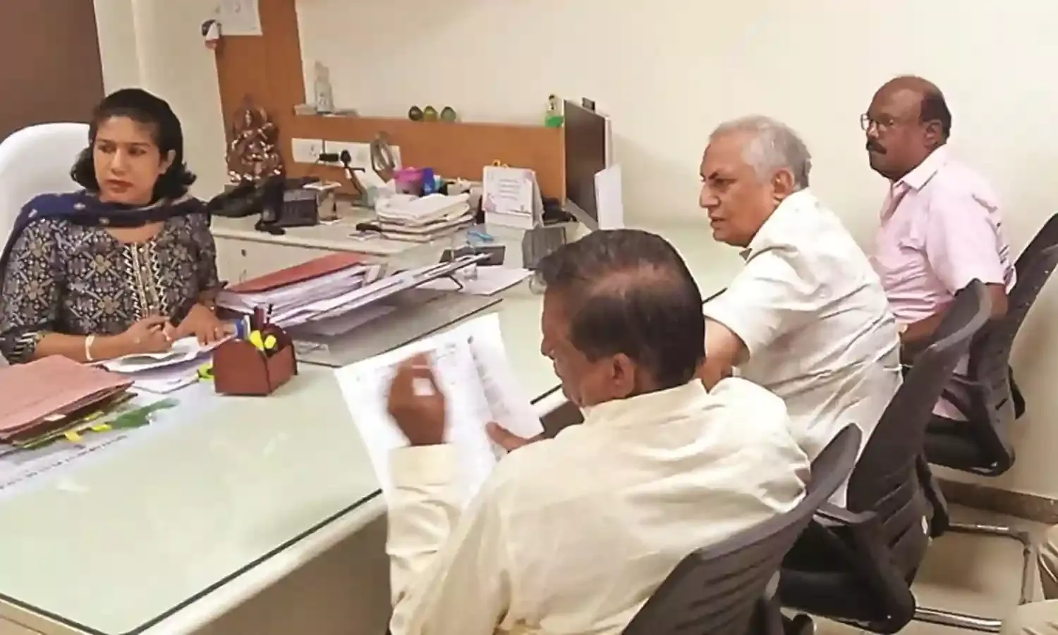शहर में ज्यादातर अध्ययन कक्ष और वाचनालय खुलते ही नहीं, निजी संस्थों की सांठगांठ