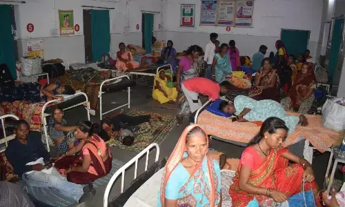 १२० बेड की क्षमता वाले गायनिक वार्ड में २०० प्रसुताएं भर्ती, दूसरी तरफ पांच मंजिला बिल्डिंग खाली पड़ी