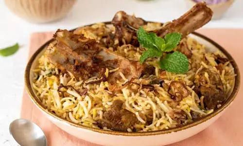 बकरीद पर महमानों का खास अंदाज में करें वेलकम, बनाकर खिलाएं मटन बिरयानी, इस शानदार रेसिपी से बकरीद पर महमानों का खास अंदाज में करें वेलकम, बनाकर खिलाएं मटन बिरयानी, इस शानदार रेसिपी से