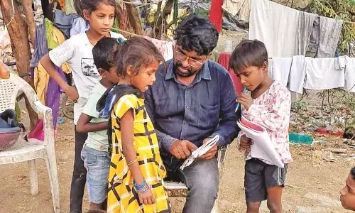 बच्चों के रियल हीरो होते हैं पिता, कभी रुकती नहीं संघर्ष की कहानी