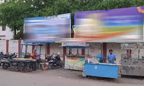 नोटिस के 15 माह बाद जमा नहीं हुए 31 लाख रूपए, होर्डिंग फिर भी तने