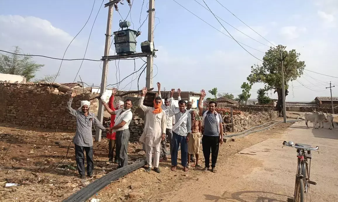 शहपुरा गांव का एक हफ्ते से ट्रांसफार्मर खराब, गांव की बिजली गोल