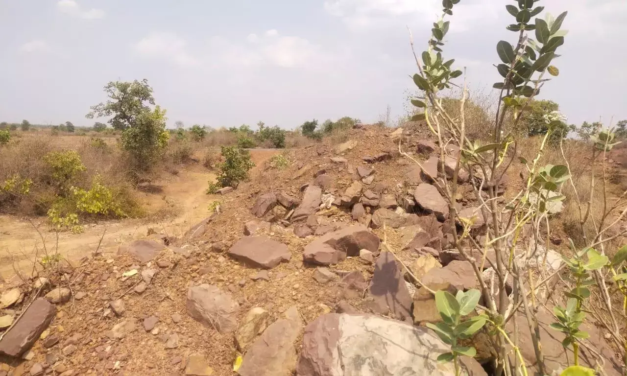 कोठी गांव में अवैध रूप से संचालित हो रहीं दर्जनों पत्थर खदानें, सुनियोजित ढंग से चल रहा अवैध उत्खनन का खेल