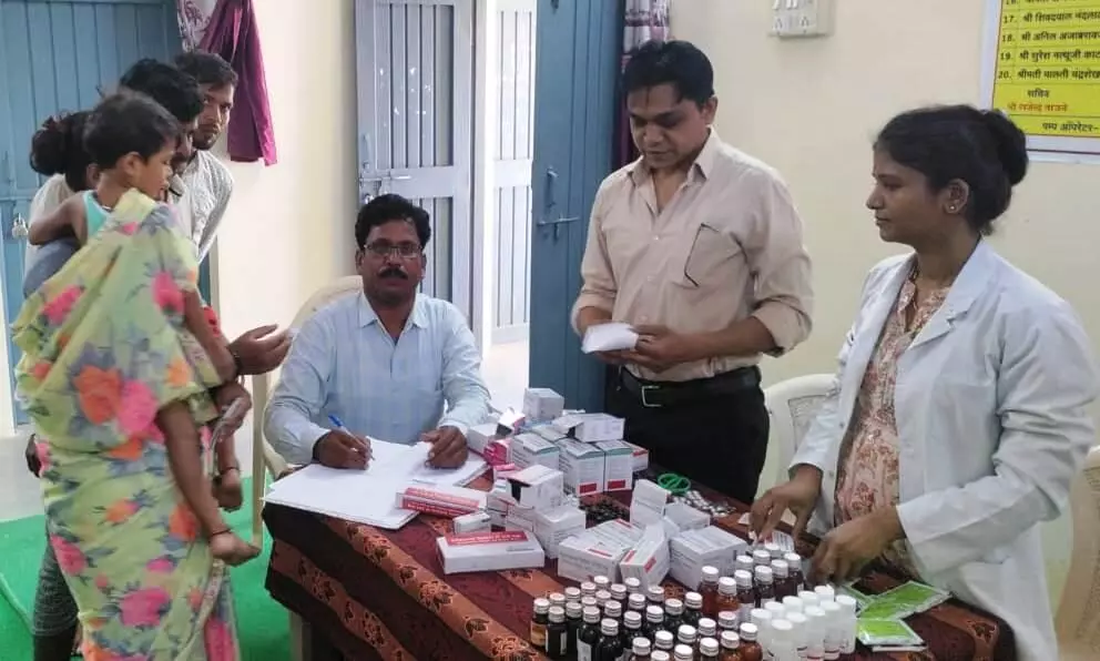 बांसे भोजन के सेवन से ४५ ग्रामीण बीमार, स्वास्थ्य विभाग की टीम पहुंची कबीर पिपला बांसे भोजन के सेवन से ४५ ग्रामीण बीमार, स्वास्थ्य विभाग की टीम पहुंची कबीर पिपला