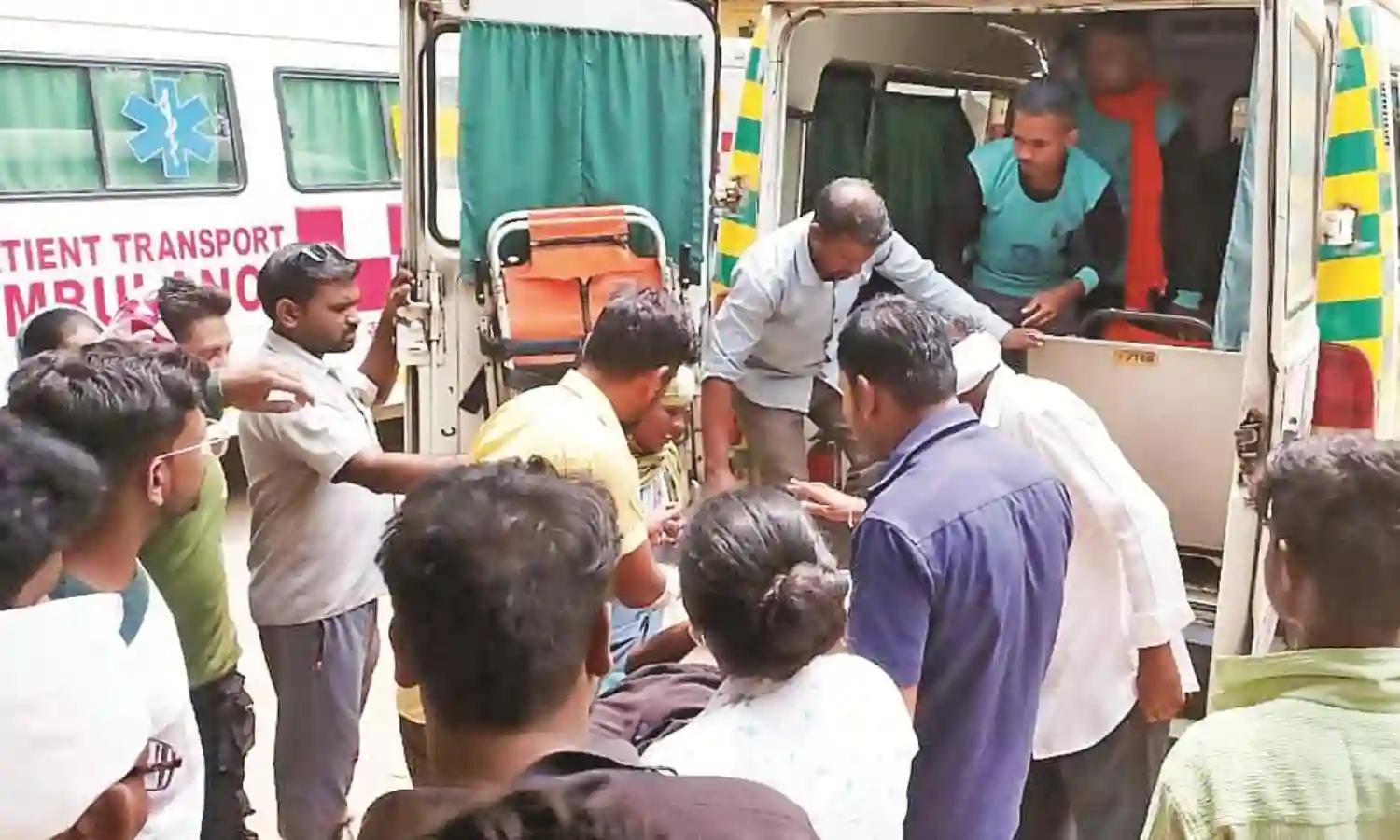 टिप्पर की टक्कर से दोपहिया सवार घायल, जवाहर गेट के सामने हुआ सड़क हादसा