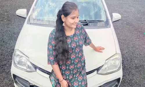 रील बनाने के चक्कर में युवती ने गंवाई जान 300 फीट गहरी खाई में जा गिरी कार रील बनाने के चक्कर में युवती ने गंवाई जान 300 फीट गहरी खाई में जा गिरी कार