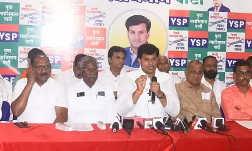 राणा का प्रहार,  नवनीत को हराने बच्चू कडू ने मातोश्री से ली रसद राणा का प्रहार,  नवनीत को हराने बच्चू कडू ने मातोश्री से ली रसद