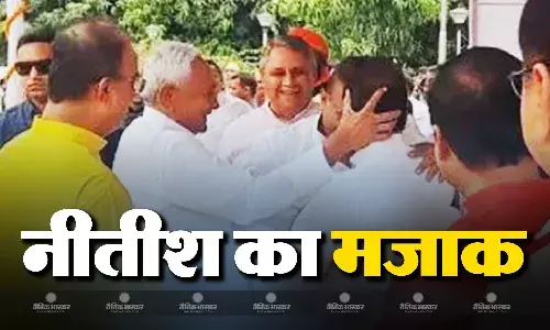 नीतीश कुमार ने टकराए अपने ही मंत्रियों के सिर, एनडीए सरकार में शामिल होने के बहुत दिनों बाद साथ दिखा नीतीश का कुनबा