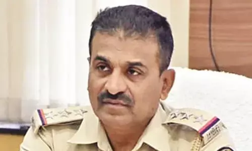 एसडीपीओ बागुल ने अपने कार्यालय की महिला कर्मचारियों को भी प्रताड़ित किया