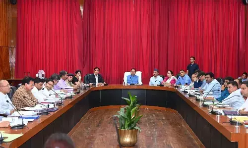 मुख्यमंत्री पुष्कर सिंह धामी ने मानसून की तैयारियों और विभागीय समीक्षा बैठक की, नैनीताल क्लब में विभागीय अधिकारियों से लिया जायजा