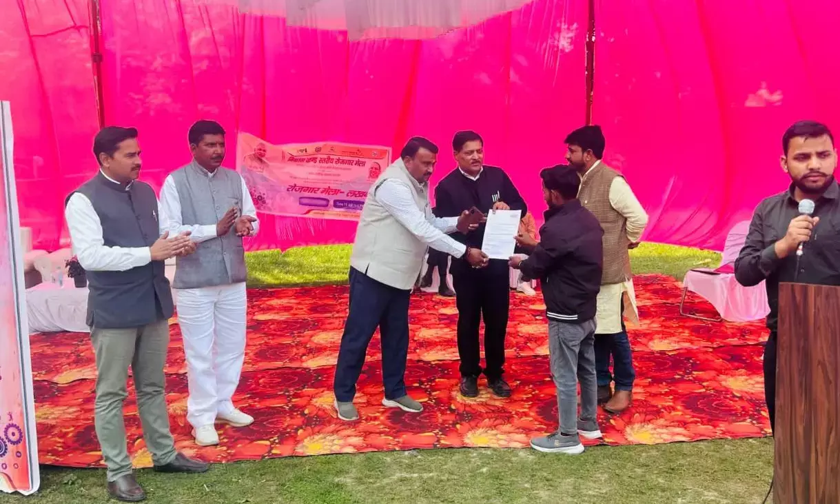 नीट में चयनित समर्थ गुप्ता का वैश्य महासम्मेलन के पदाधिकारियों ने किया स्वागत
