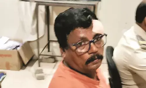 बारिश का पानी घरों में घुसने से नाराज हुए लोगों ने पूर्व नगरसेवक से की मारपीट