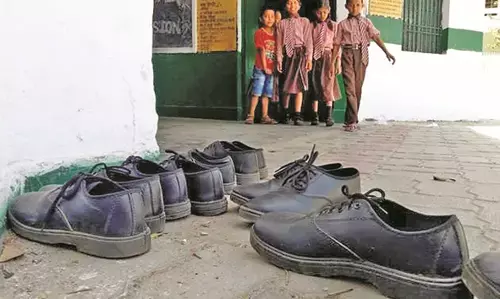 नागपुर जिला परिषद व मनपा के विद्यार्थियों को मिलेंगे शूज और सॉक्स नागपुर जिला परिषद व मनपा के विद्यार्थियों को मिलेंगे शूज और सॉक्स