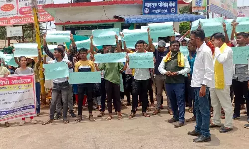 पेसा क्षेत्र के सुशिक्षित बेरोजगारों ने प्रशासन के खिलाफ किया आंदोलन