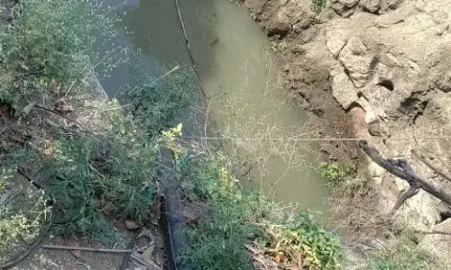 कुएं में गिरे किसान को बचाने 14 वर्षीय किशोरी ने भी लगाई छलांग, दोनों की मौत कुएं में गिरे किसान को बचाने 14 वर्षीय किशोरी ने भी लगाई छलांग, दोनों की मौत