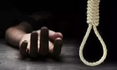 मराठा आरक्षण को लेकर बार्शी के युवक ने पुणे में की आत्महत्या, चिट्ठी लिख कर बयां कर गया दर्द मराठा आरक्षण को लेकर बार्शी के युवक ने पुणे में की आत्महत्या, चिट्ठी लिख कर बयां कर गया दर्द