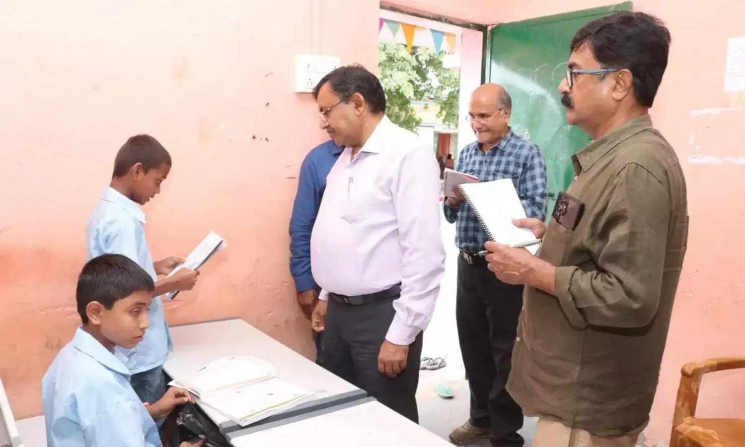 कमिश्नर के निरीक्षण में खुल रही पोल, मिलीभगत से पढ़ाई का नुकसान