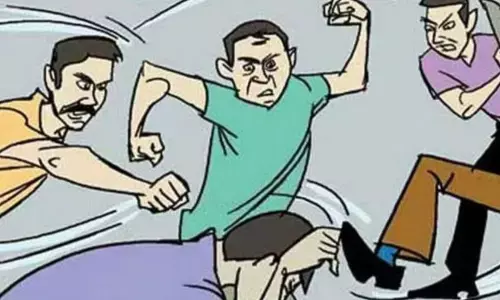 वाहन रोककर युवक के साथ डंडे से की मारपीट, पुलिस ने दर्ज किया मामला