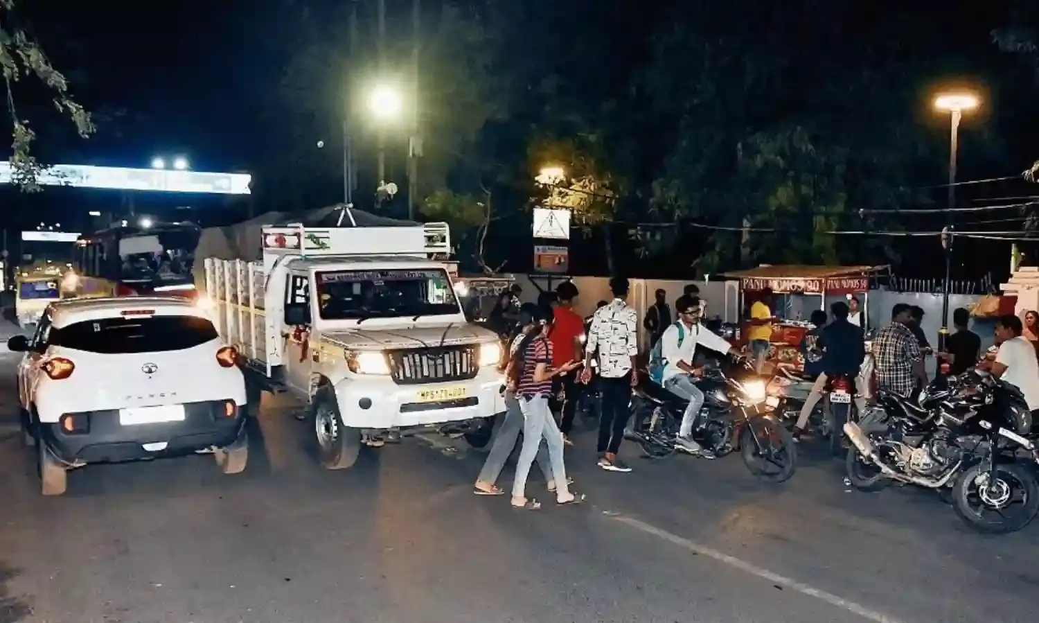 नगर निगम की कार्यप्रणाली पर उठ रहे सवाल, रोज हो रहा ट्रैफिक जाम, नहीं हो रही कार्रवाई