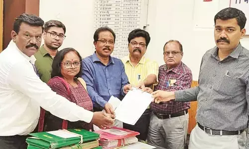 डॉक्टर को थप्पड़ जड़ने वाले जिप सदस्य ईश्वरकर के खिलाफ कार्रवाई की मांग डॉक्टर को थप्पड़ जड़ने वाले जिप सदस्य ईश्वरकर के खिलाफ कार्रवाई की मांग
