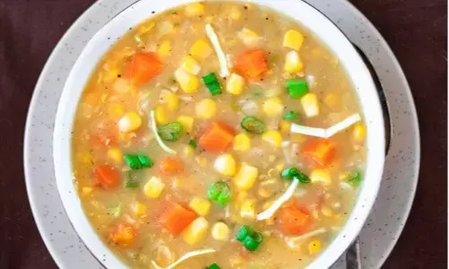 घर पर मिनटों में बनाएं स्वीट कॉर्न सूप, स्वाद में होगी काफी टेस्टी