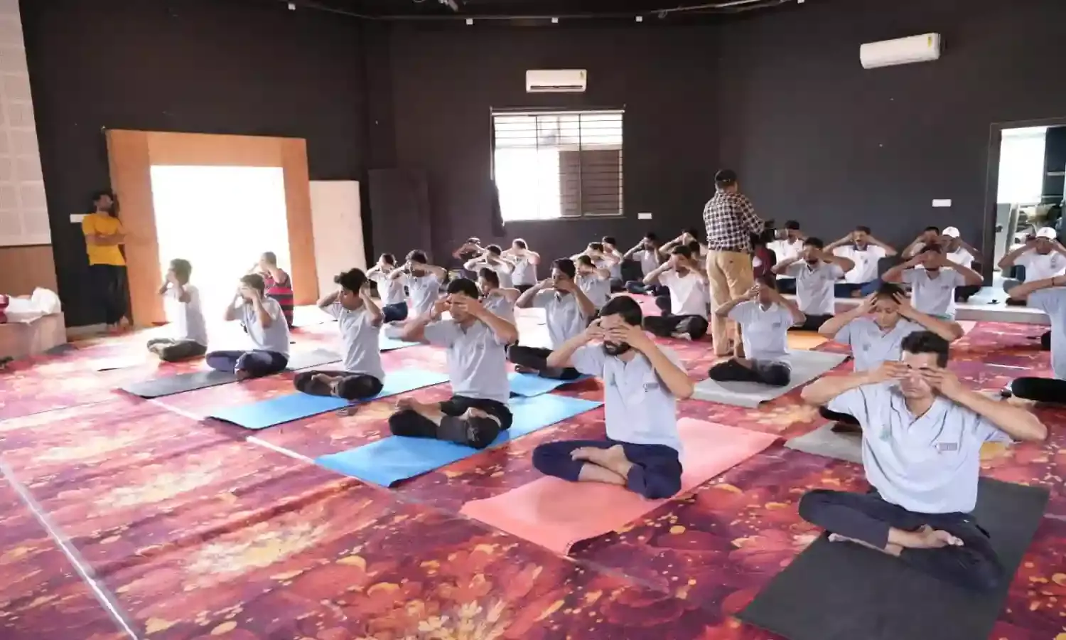रबीन्द्रनाथ टैगोर विश्वविद्यालय के योग विभाग द्वारा अंतर्राष्ट्रीय योग दिवस मनाया गया