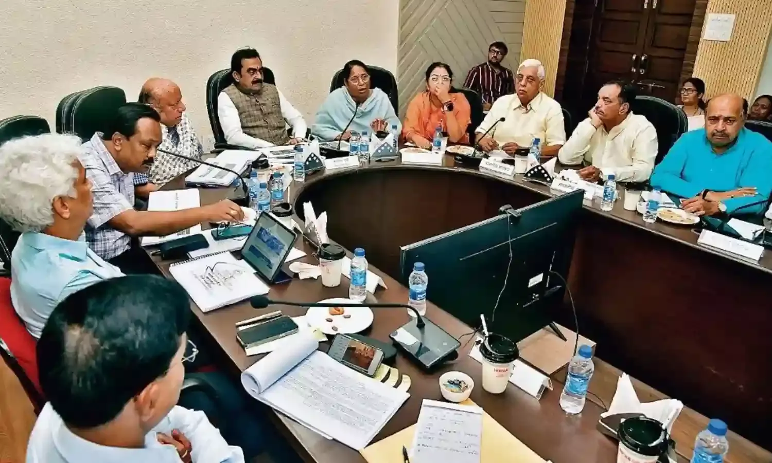एसीएस की समीक्षा बैठक में बोले लोक निर्माण मंत्री, दिए निर्देश
