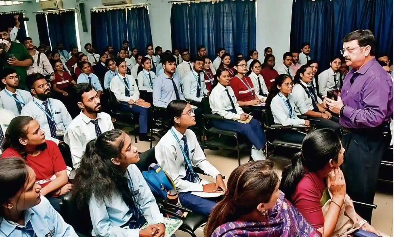 कार्यशाला में विशेष पुलिस महानिदेशक ने दीं महत्वपूर्ण जानकारियाँ