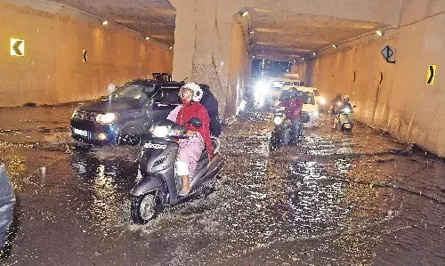 मानसून की एंट्री, झमाझम बरसे मेघ, यातायात हुआ प्रभावित, बिजली रही गुल