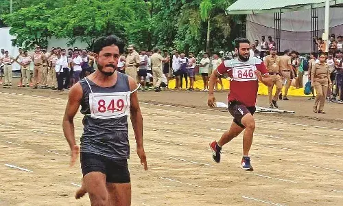 पुलिस भर्ती के दौरान बारिश, एसआरपीएफ के मैदान पर फिसलने से युवक जख्मी