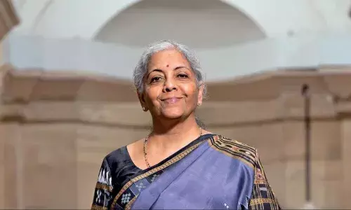 पेट्रोल और डीजल को जीएसटी दायरे में शामिल करने की तैयारी, राज्य सरकार को लेना होगा अंतिम फैसला पेट्रोल और डीजल को जीएसटी दायरे में शामिल करने की तैयारी, राज्य सरकार को लेना होगा अंतिम फैसला
