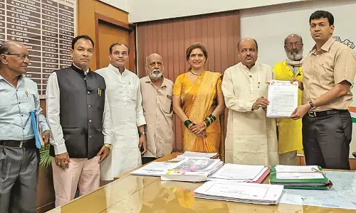 सुरक्षा को लेकर अब उठने लगे हैं सवाल - सीवेज लाइन से तालाब हाे रहा खराब