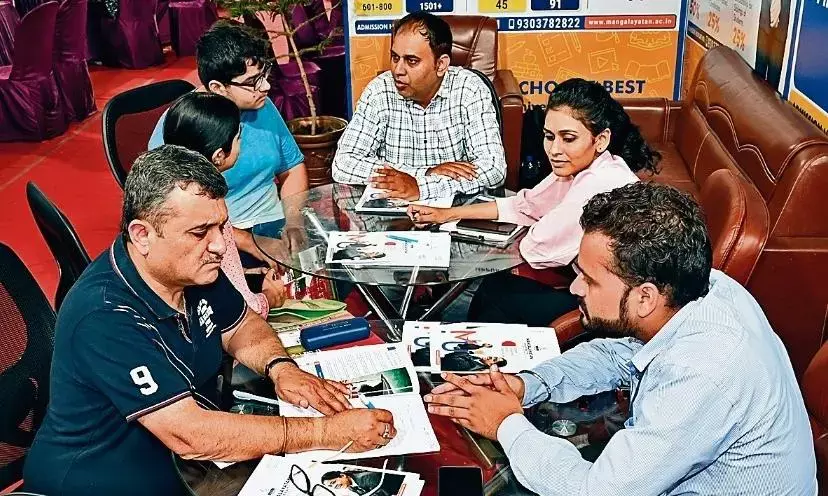 विजिटर्स के डाउट्स हुए क्लियर, मिला सही गाइडेंस