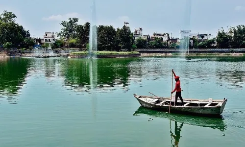 गुलौआ ताल का पानी हुआ खराब, गिर रहा ऑक्सीजन लेवल